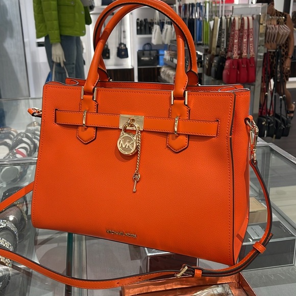 MICHAEL KORS HAMILTON MEDIUM SATCHEL
COLOR: Poppy
New with the tag - Picture 13 of 16